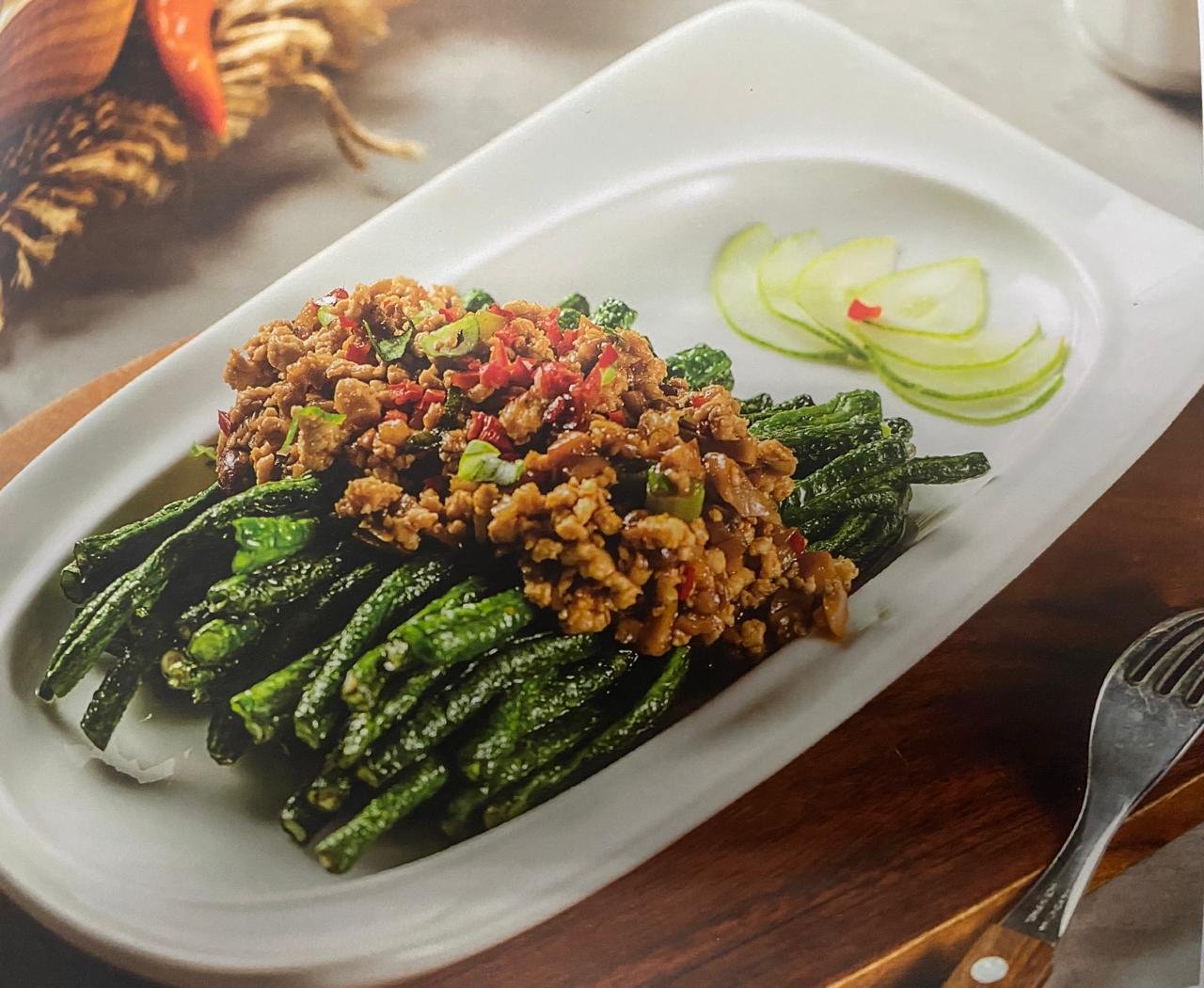 Baby beans with minced chicken