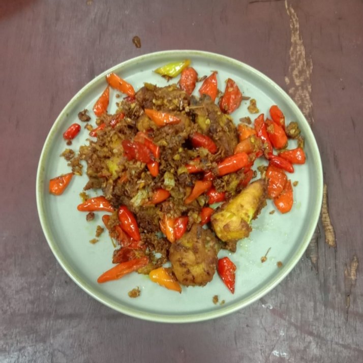 Ayam pedas Emeralda